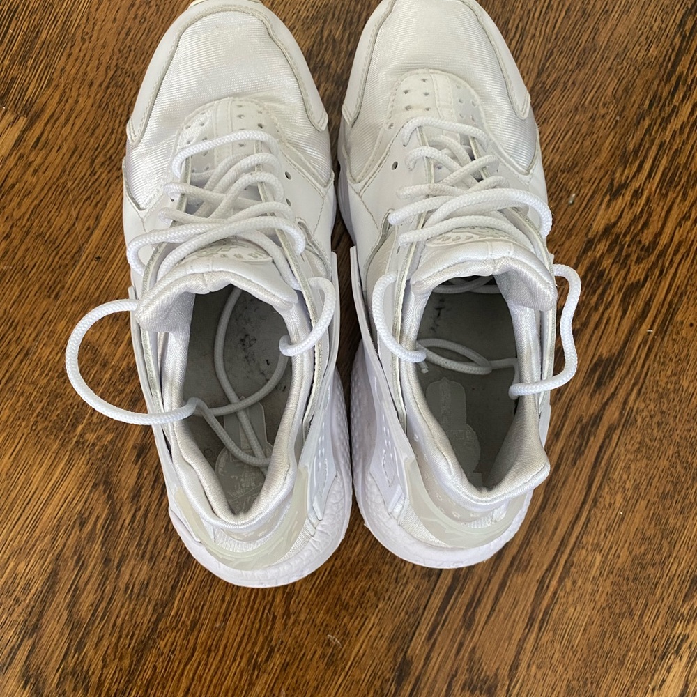 Women’s Nike Air Hurache - Picture 3 of 6